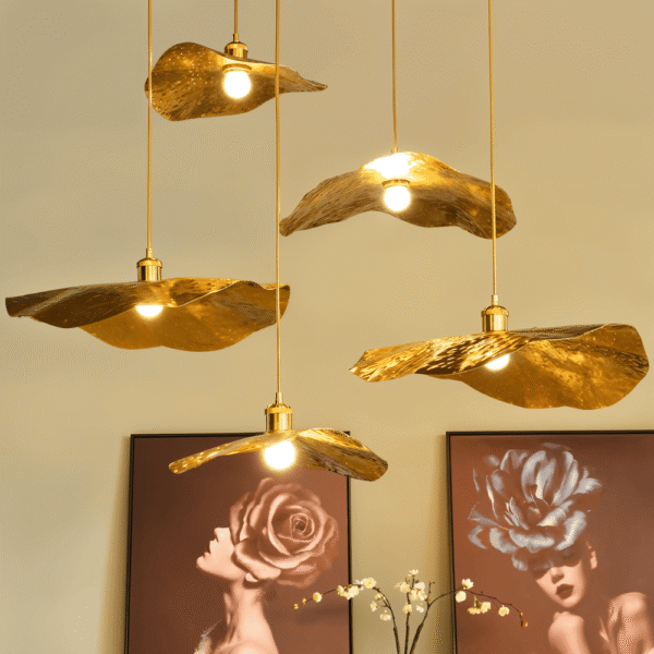 Hem & Trädgård > Belysning > Belysningsarmaturer > Taklampor Lyxig Pendellampa med Lotusblad i Guld