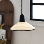 Hem & Trädgård > Belysning > Belysningsarmaturer > Taklampor Modern Metallhänglampa med Svart Fjäderkabel