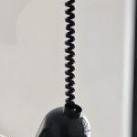 Hem & Trädgård > Belysning > Belysningsarmaturer > Taklampor Modern Metallhänglampa med Svart Fjäderkabel