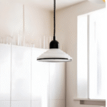 Hem & Trädgård > Belysning > Belysningsarmaturer > Taklampor Modern Metallhänglampa med Svart Fjäderkabel